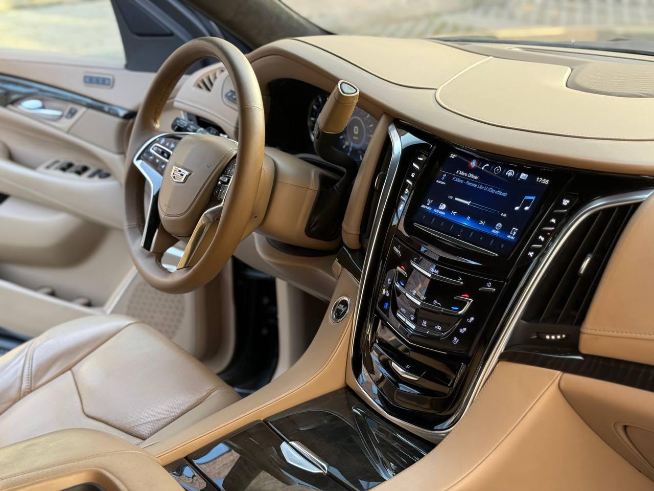 Cadillac Escalade — изображение 2